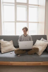 freelancing vs 9 to 5 jobs